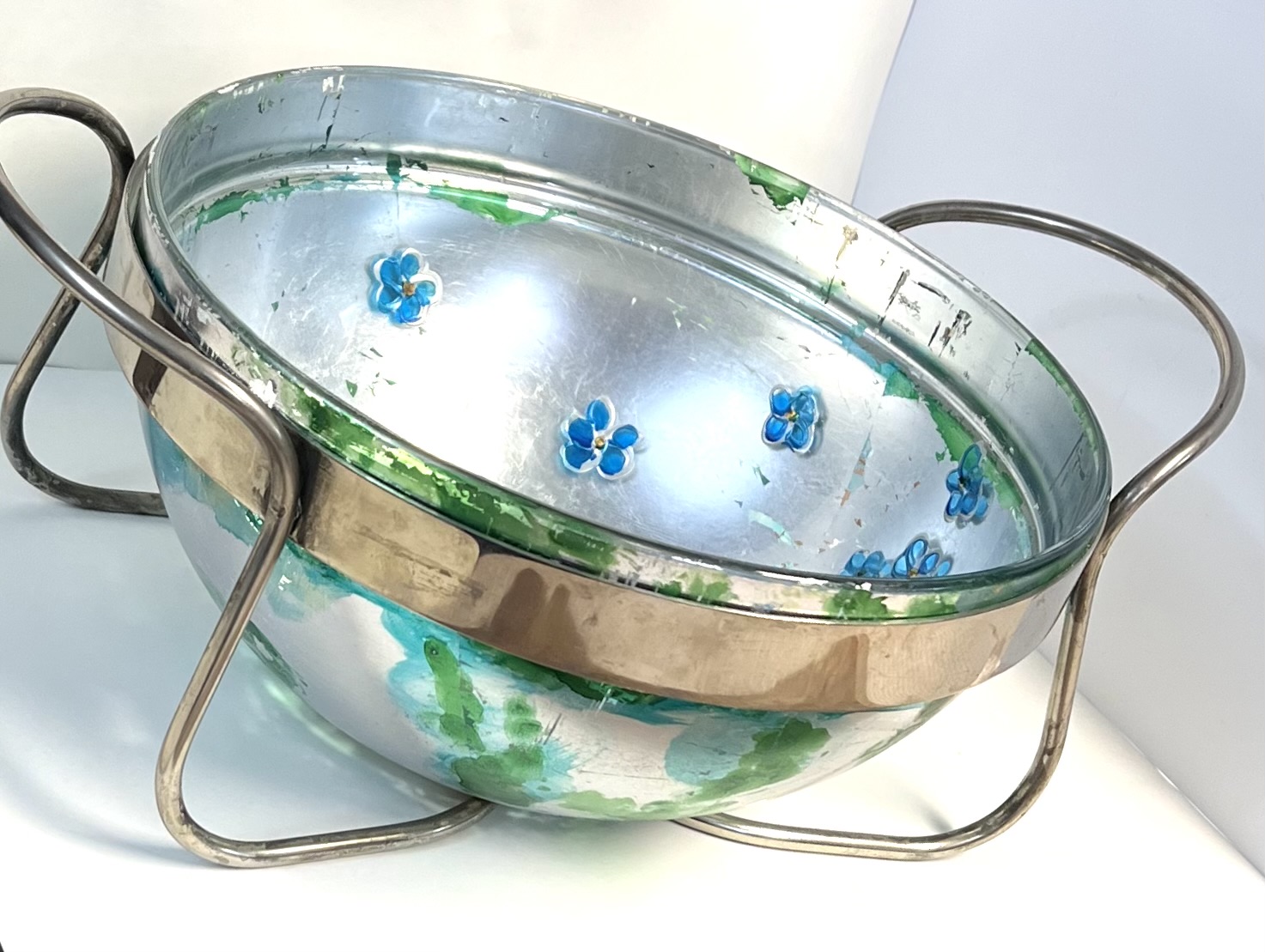 Gilded glass bowl in metal stand